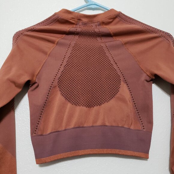 Athleta Legend Shine Crop - Picture 12 of 14